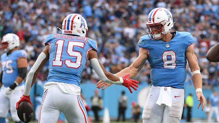 In his first NFL game, Levis threw for 238 yards and four touchdowns in a 28–23 win over Atlanta.